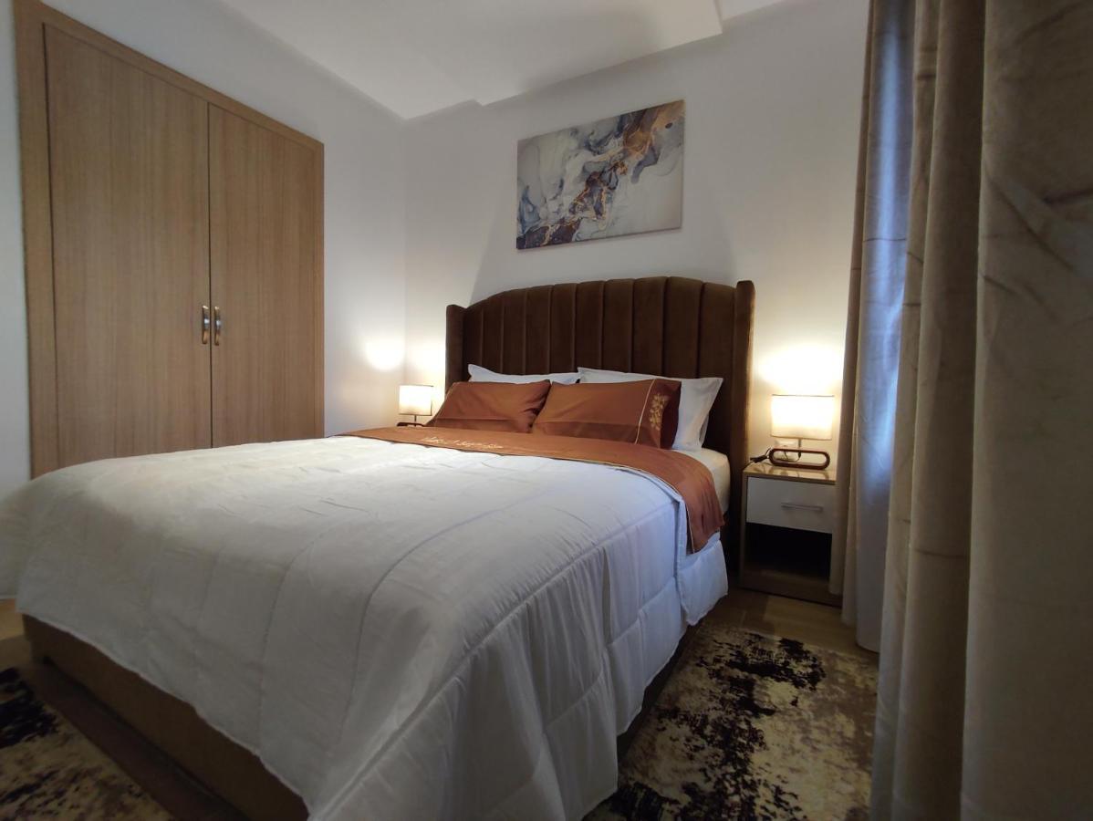 Apartment Dlx01 *