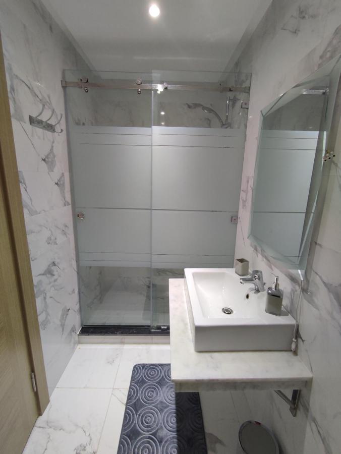 Apartment Dlx01 *
